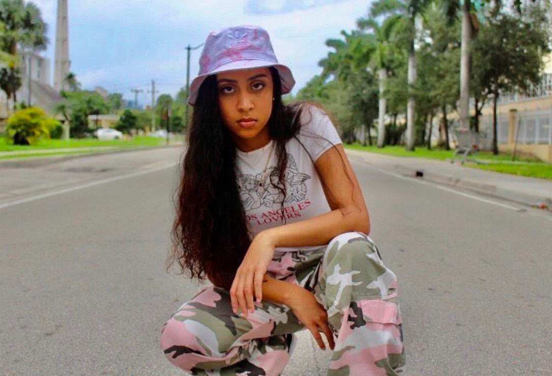 Scarlet Ayliz is hailed as the next “it” girl in R&B and Pop Music
