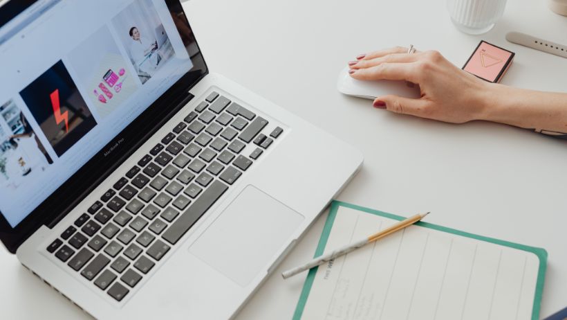 Internet Use Linked to Enhanced Wellbeing, Global Study Reveals